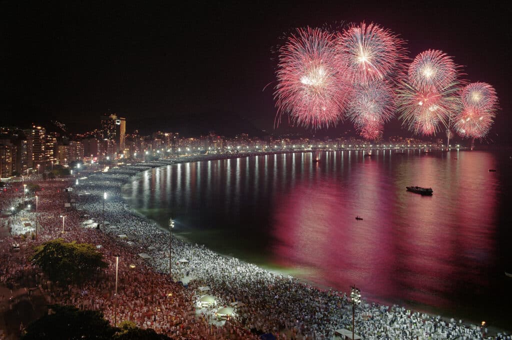Ano Novo é uma época repleta de expectativas de mudança e renovação, e muitas vezes, está cercado por crenças e superstições. Saiba mais! (Fonte: Embratur - Flickr).