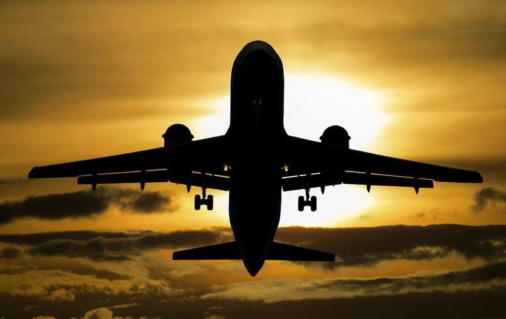 Conheça o programa voa Brasil que ofertará passagens a R$200 reais para aposentados conhecerem o mundo. (Fonte: Pixabay)