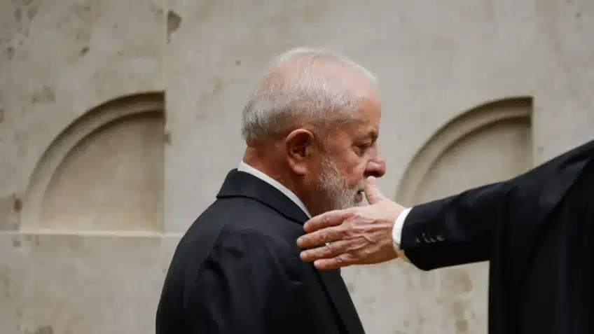 Lula compara confronto de Israel contra palestinos na Faixa de Gaza ao genocídio causado por Hitler, e fala gera repercussões negativas.