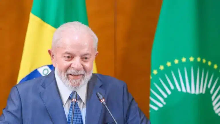 Lula compara confronto de Israel contra palestinos na Faixa de Gaza ao genocídio causado por Hitler, e fala gera repercussões negativas.