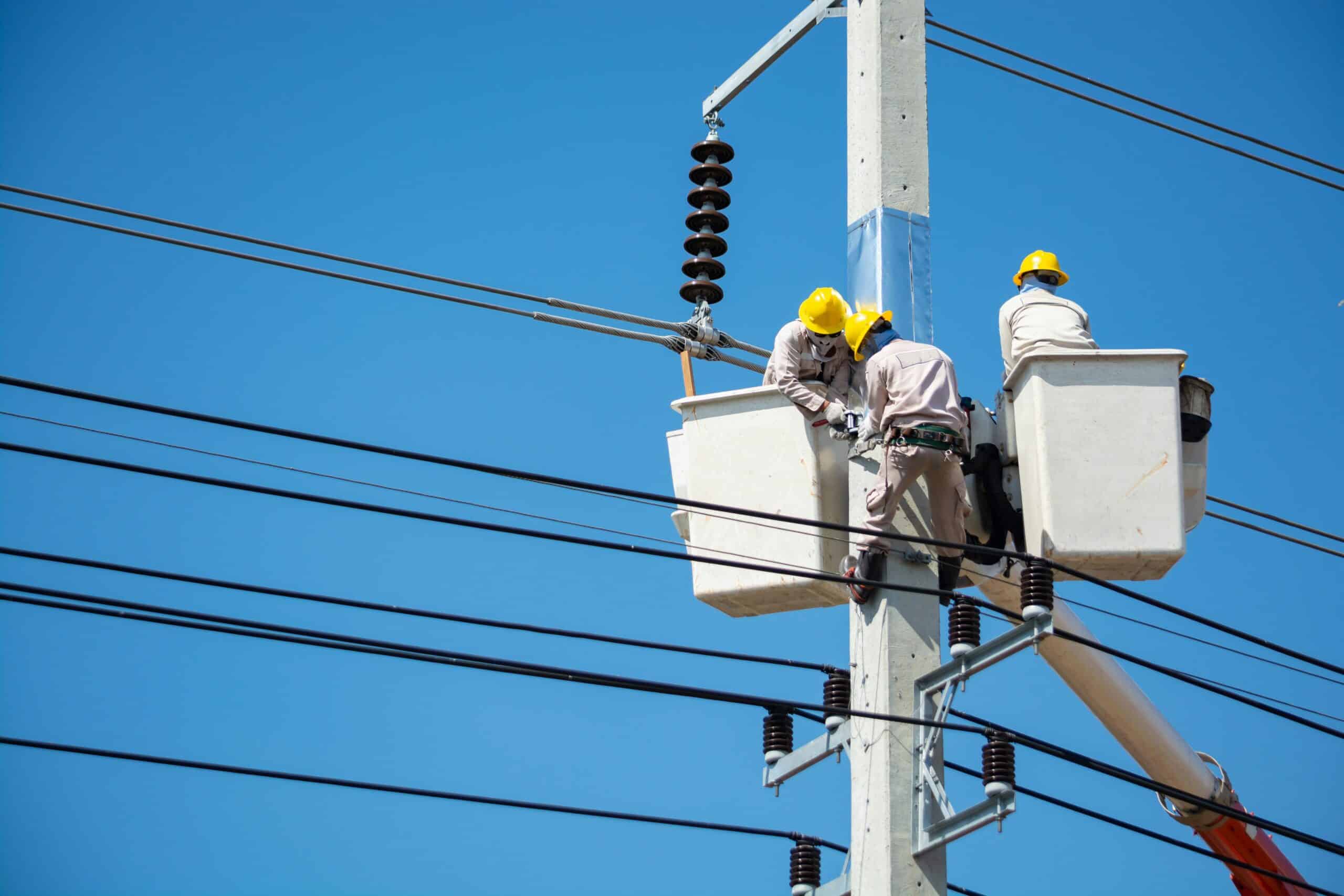 Entenda a conta de energia gratuita para idosos