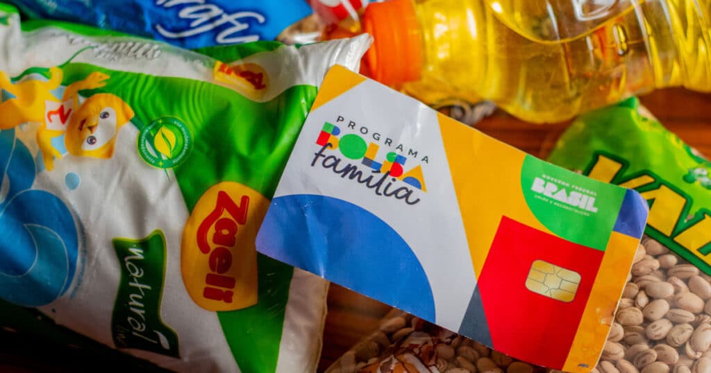 Cesta básica para famílias de baixa renda do Bolsa Família. (Fonte: Reprodução Google)