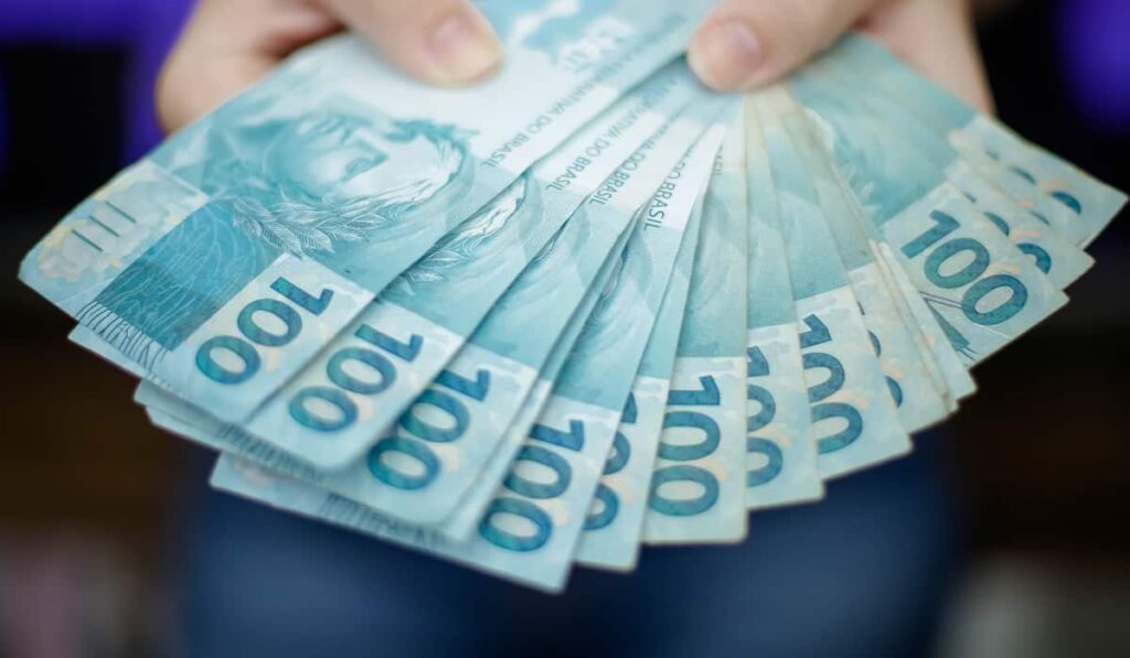 notas de cem reais