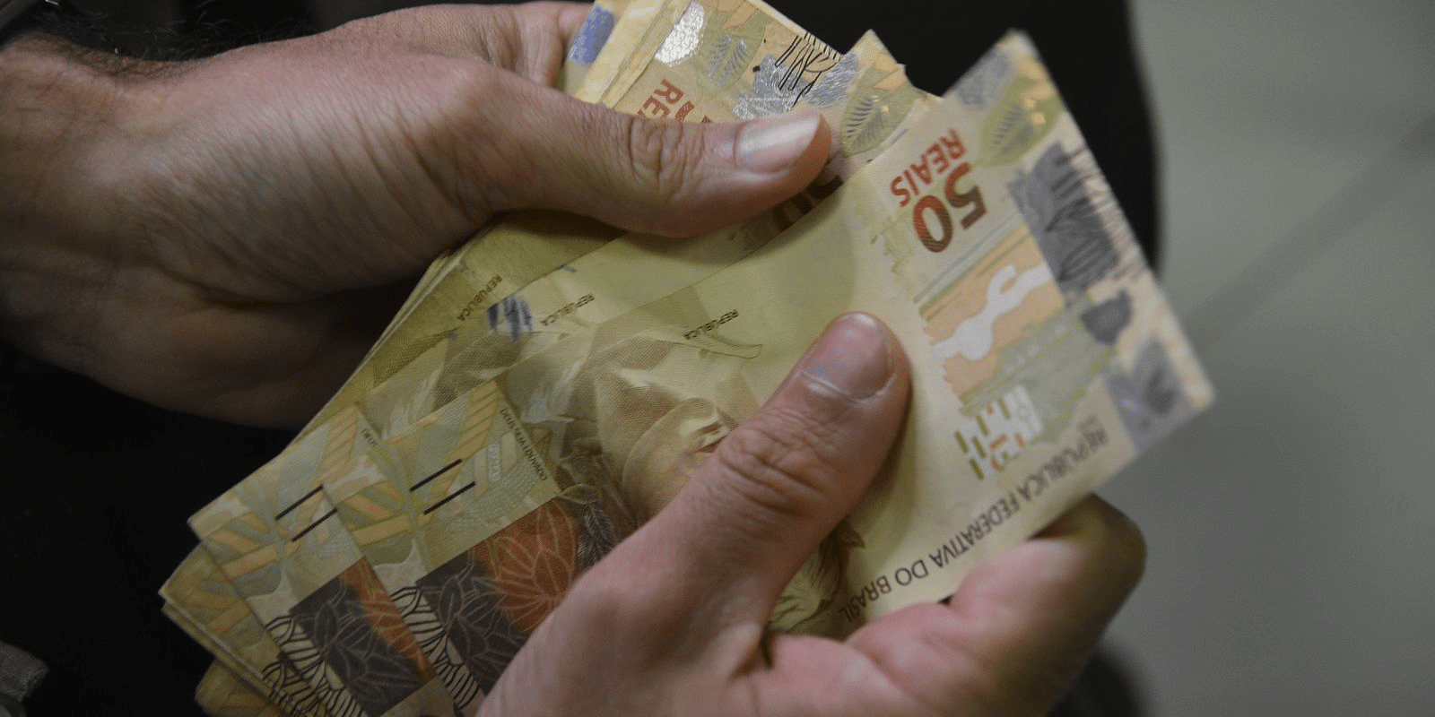 lula aprova novo salário mínimo em 2025