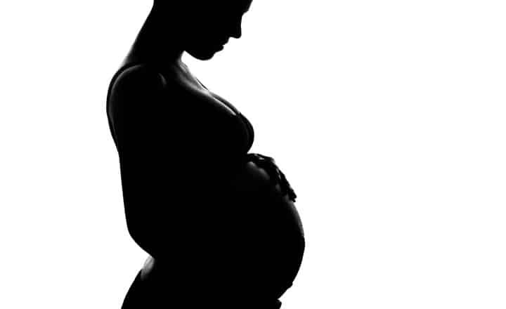 O INSS alertou a população sobre o golpe do salário maternidade que pode estar prejudicando muitas mulheres. (Fonte: Reprodução Google)