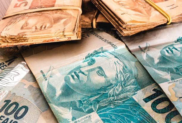 Atenção! Aposentados que trabalharam entre 1971 e 1988 poderão estar aptos a receber uma quantia significativa. Descubra se você está entre os elegíveis.