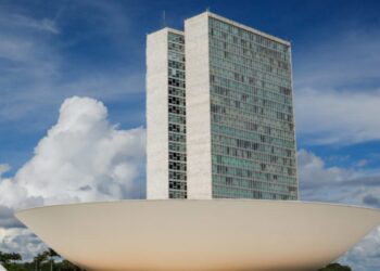 Discussão de vetos presidenciais e orçamento no Congresso