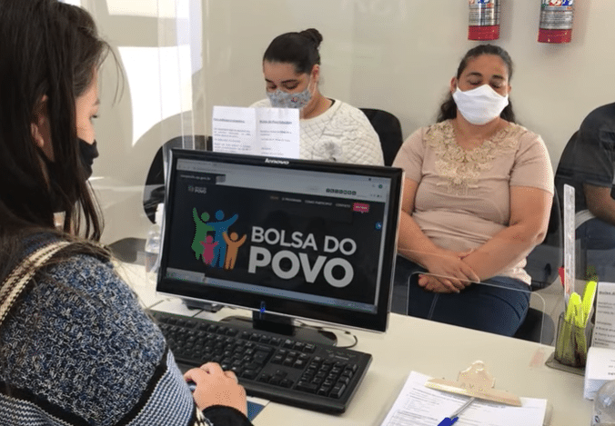 Auxílio Bolsa do Povo inova ao permitir o acumulo com outros programas.