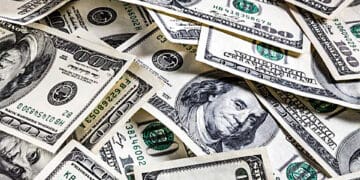 Entenda como a variação cambial do dólar é impactada por indicadores econômicos como IPCA-15