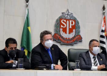 Auxílio Bolsa do Povo inova ao permitir o acumulo com outros programas.