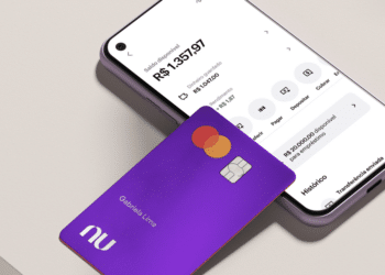 Cartão e aplitivo do Nubank. Banco liberou antecipação do FGTS