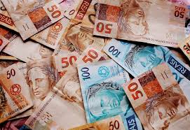 notas de dinheiro que ficam disponíveis com o empréstimo consignado INSS.