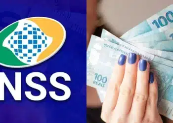 mão com unhas pintadas de azul segurando várias notas de 100 reais ao lado de uma tarja azul do inss