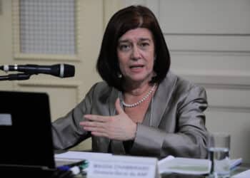 A diretora-geral da Agência Nacional do Petróleo, Gás Natural e Biocombustíveis (ANP), Magda Chambriard, é ouvida pela Comissão Parlamentar de Inquérito (CPI) da Assembleia Legislativa do Rio (Tânia Rêgo/Agência Brasil)