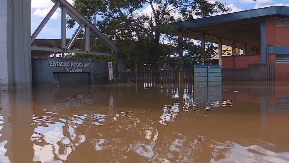 Entrada da Estação Rodoviária da Trensurb, em Porto Alegre  (Fonte: Reprodução/Google)