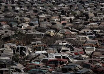 Depósito de carros no bairro Anchieta, em Porto Alegre (Fonte: Reprodução/Agência RBS)