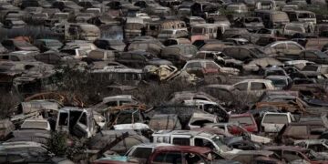 Depósito de carros no bairro Anchieta, em Porto Alegre (Fonte: Reprodução/Agência RBS)