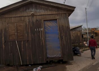 Casas destruídas pelas enchentes (Fonte: Reprodução/Agência Brasil)
