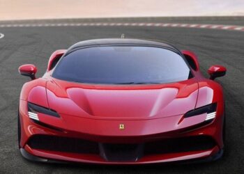Ferrari SF90 Stradale foi o primeiro carro da marca com motorização elétrica (Fonte: Divulgação/Ferrari)