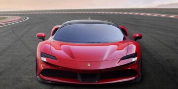 Ferrari SF90 Stradale foi o primeiro carro da marca com motorização elétrica (Fonte: Divulgação/Ferrari)