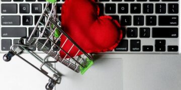 Compras online no Dia dos Namorados (Fonte: Reprodução/Google)