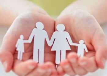 Imagem de um recorte em papel de uma família (Fonte: Reprodução/Flickr)