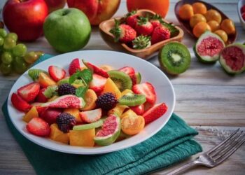 Prato com diversas frutas (Fonte: Reprodução/Getty Images)
