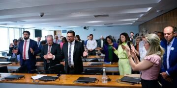 Frente Parlamentar Evangélica em oração no Senado em 2023 (Fonte: Reprodução/Agência Senado)