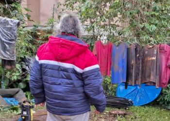 Roupas sujas de lama, em Porto Alegre (Fonte: Reprodução/Google)