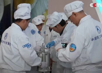 Amostras do lado oculto da Lua (Fonte: Reprodução/CCTV)