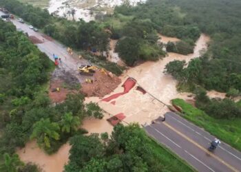 Ponte derrubada pelas chuvas no Rio Grande do Sul (Fonte: Reprodução Google)