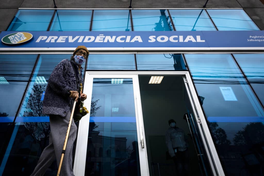 INSS deverá realizar a devolução de dinheiro descontado indevidamente de aposentadorias e pensões.