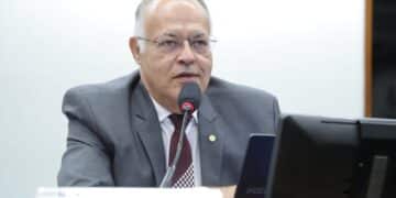 Pastor Eurico relatou o projeto na comissão (Fonte: Reprodução/Google)