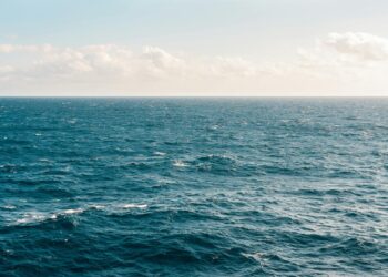 Imagem de um oceano (Fonte: Reprodução/Getty Images)