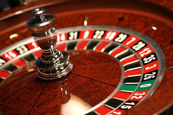 imagem de uma mesa de cassino para falar da legalização dos jogos de azar