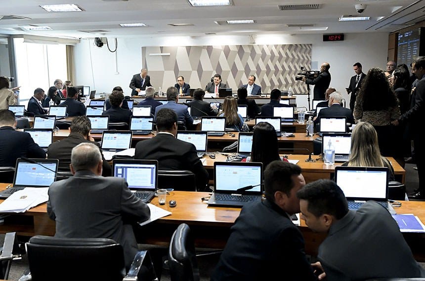 imagem do Senado ao aprovar a PEC sobre drogas no Brasil