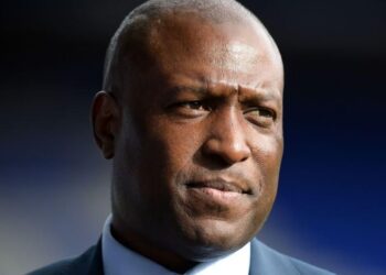 Ex-atacante do Arsenal que encantou o futebol inglês morre aos 54 anos: 'Lenda que não será esquecida' (Fonte: BBC)