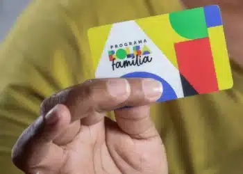 Descubra como a regra de proteção do Bolsa Família corta pela metado o valor do seu benefício!