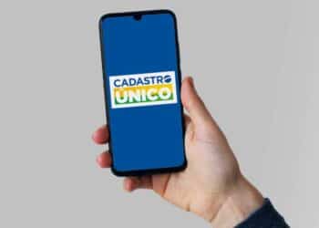 Saques extraordinários de R$ 2.260 estão disponíveis para inscritos no CadÚnico