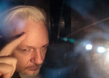 Surpreendente libertação de Julian Assange