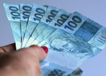 Reajuste de R$102 no salário mínimo