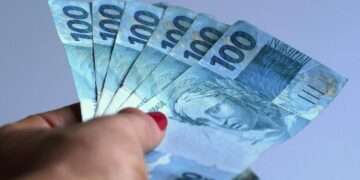 Reajuste de R$102 no salário mínimo