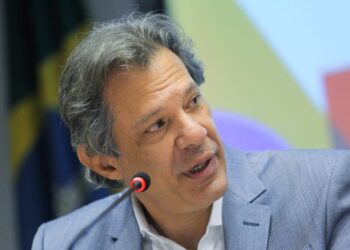 Economia brasileira está em alerta vermelho