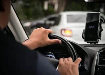 Projeto de lei que regulamenta o trabalho de motoristas de aplicativo