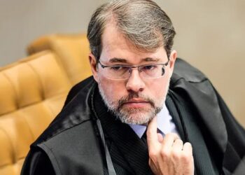 Dias Toffoli acompanhado por segurança em viagens internacionais