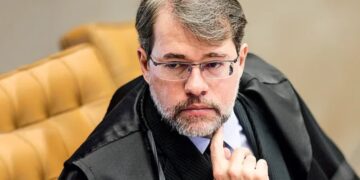 Dias Toffoli acompanhado por segurança em viagens internacionais