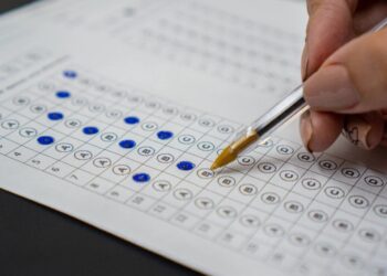 Concursos públicos com salários surpreendentes