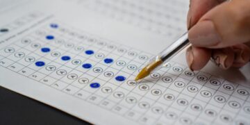 Concursos públicos com salários surpreendentes