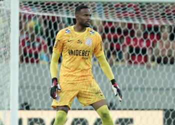 Saída de goleiros pegou Nottingham e Corinthians de surpresa