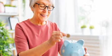 Dicas para ganhar dinheiro extra na aposentadoria: aproveite seu tempo e compartilhe seu conhecimento recebendo por isso, sem sair de casa!
